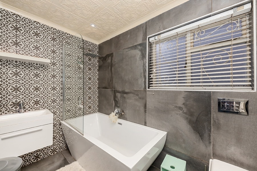 12 Bedroom Property for Sale in Camps Bay Western Cape